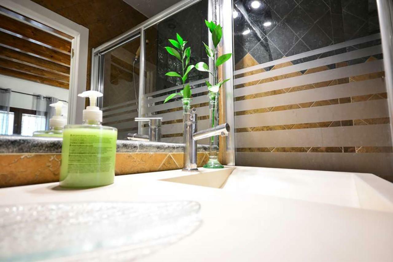 Casa Alfalfa 2 Dormitorios Terraza Y Solarium Privado Sevilla Eksteriør bilde